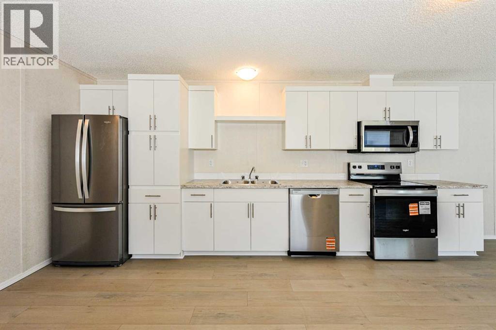 4802 54 Avenue Property Photo 4