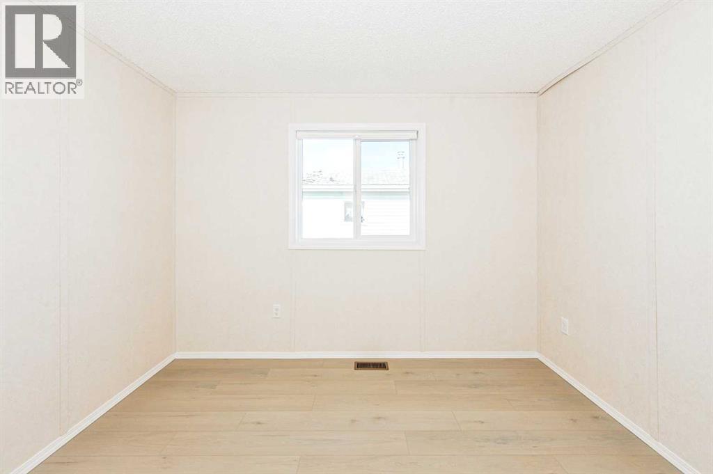 4802 54 Avenue Property Photo 9