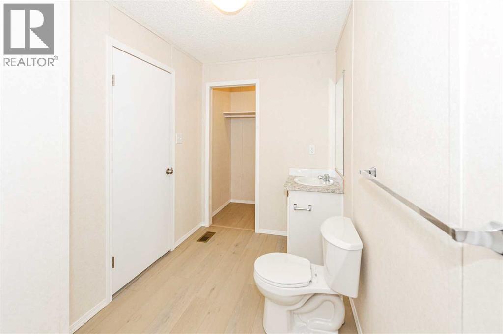 4802 54 Avenue Property Photo 12
