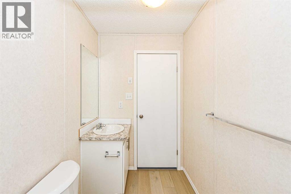 4802 54 Avenue Property Photo 17