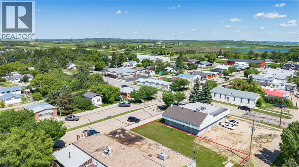 4851 50 Street Property Photo 4