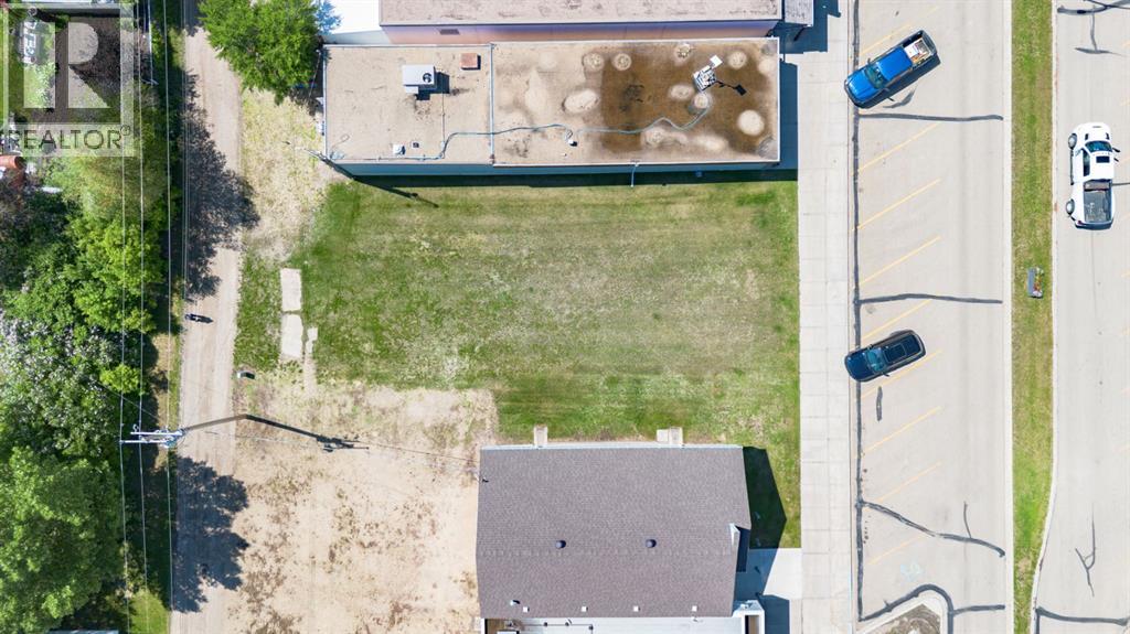 4851 50 Street Property Photo 5