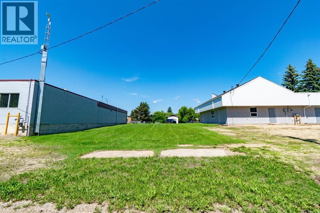 4851 50 Street Property Photo 6