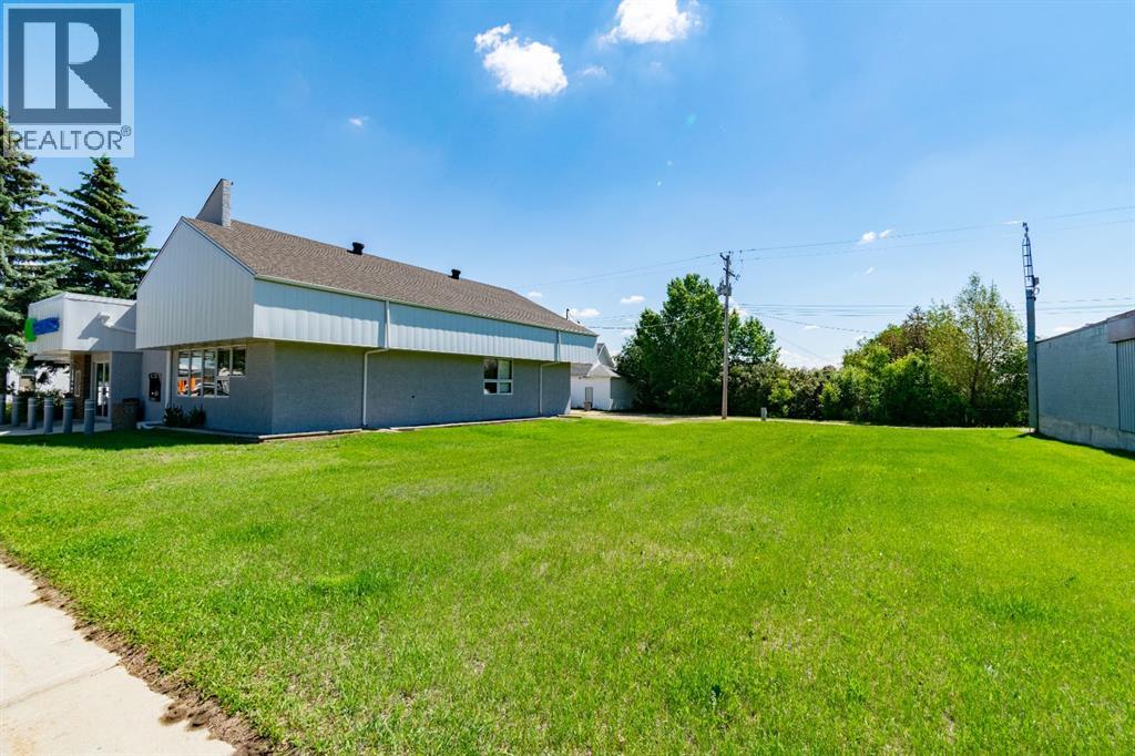 4851 50 Street Property Photo 7