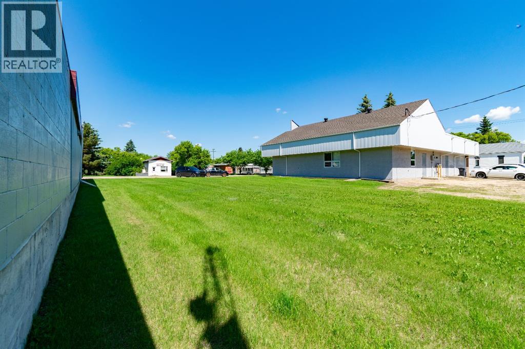 4851 50 Street Property Photo 8