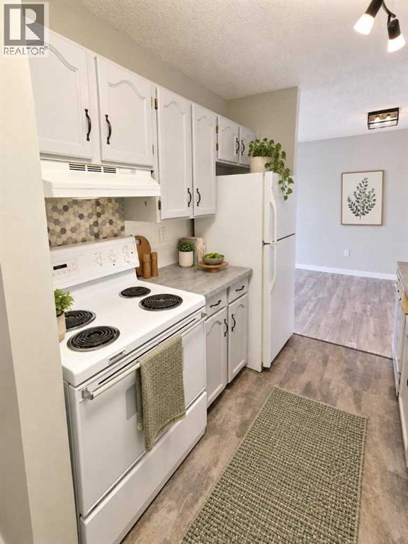8948 Elbow Drive Southwest Property Photo 12