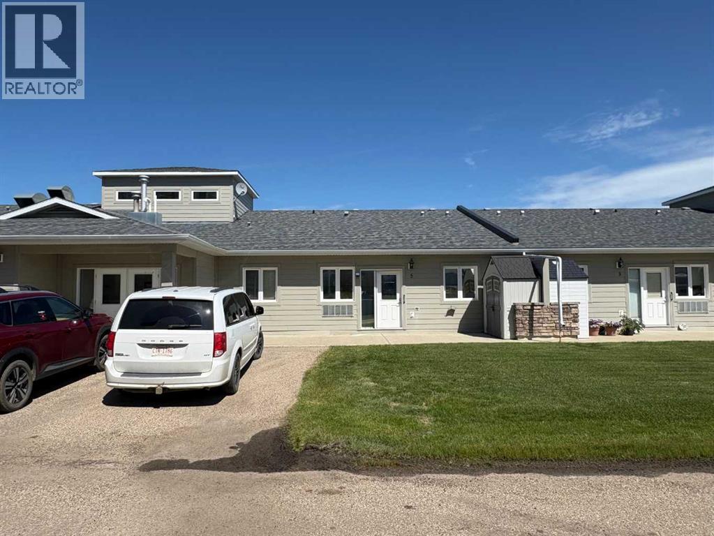 4304 51 Street Property Photo 1