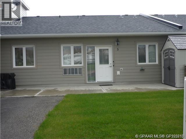 4304 51 Street Property Photo 2