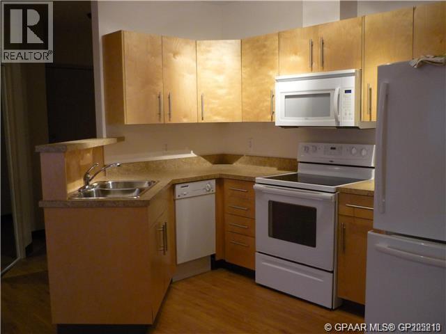 4304 51 Street Property Photo 3