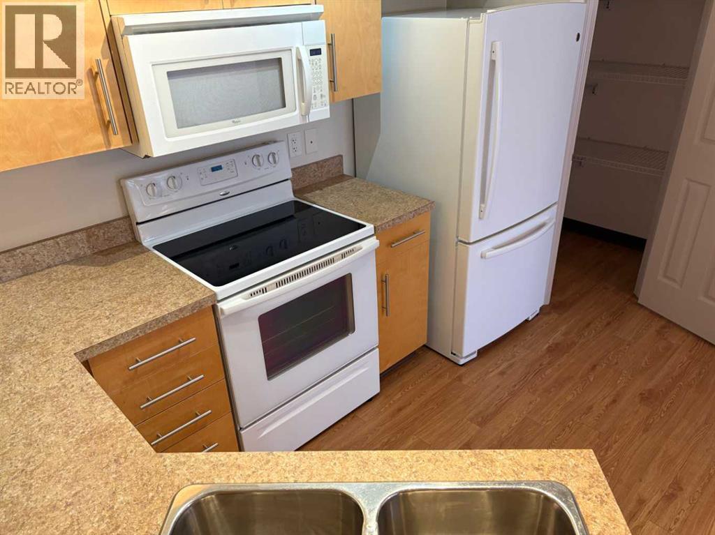 4304 51 Street Property Photo 4