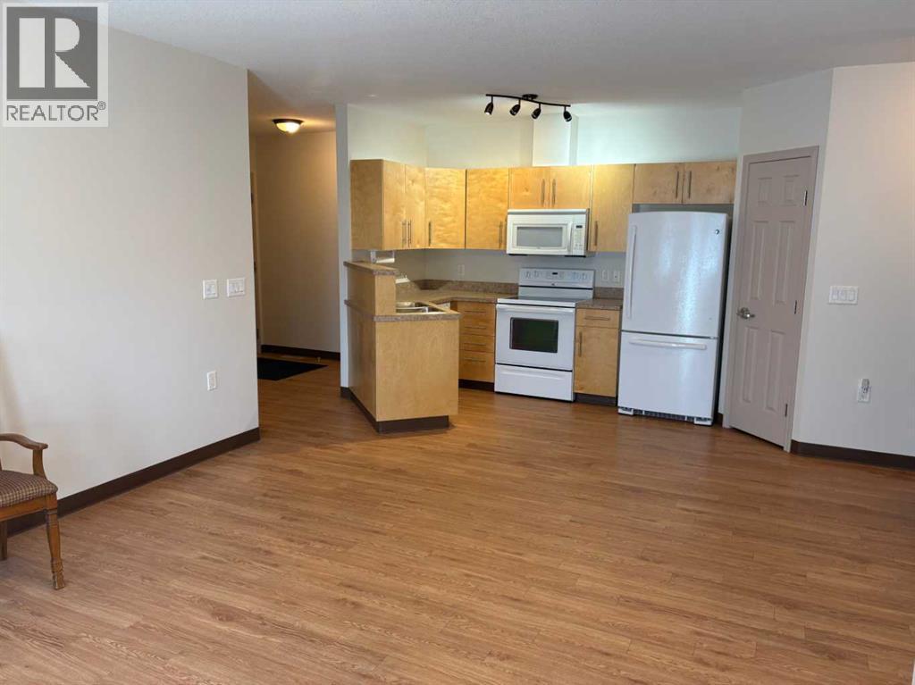 4304 51 Street Property Photo 7