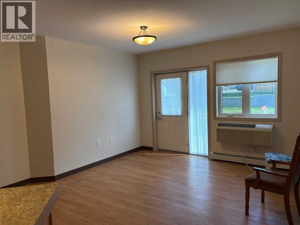 4304 51 Street Property Photo 8