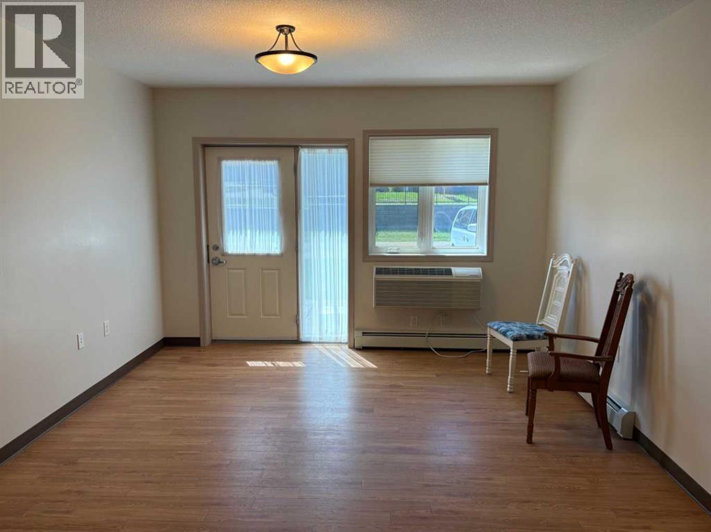 4304 51 Street Property Photo 9
