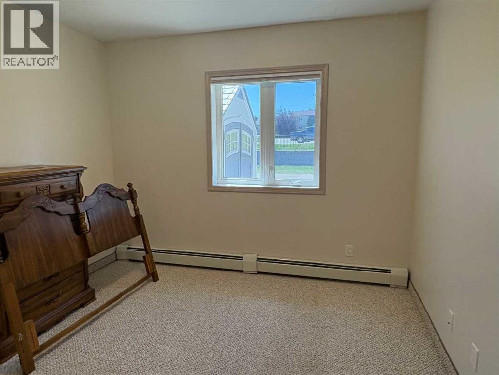4304 51 Street Property Photo 11