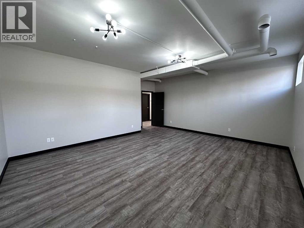 4923 50 Street Property Photo 2