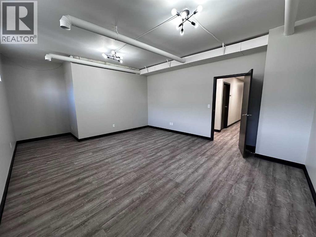 4923 50 Street Property Photo 4