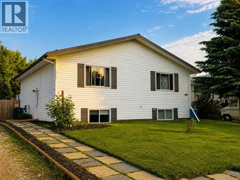 2119 23 Ave Close Property Photo 1