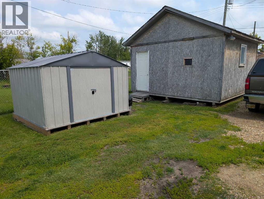 4915 1 Street Property Photo 3