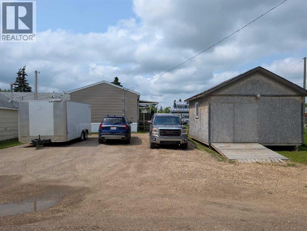 4915 1 Street Property Photo 4