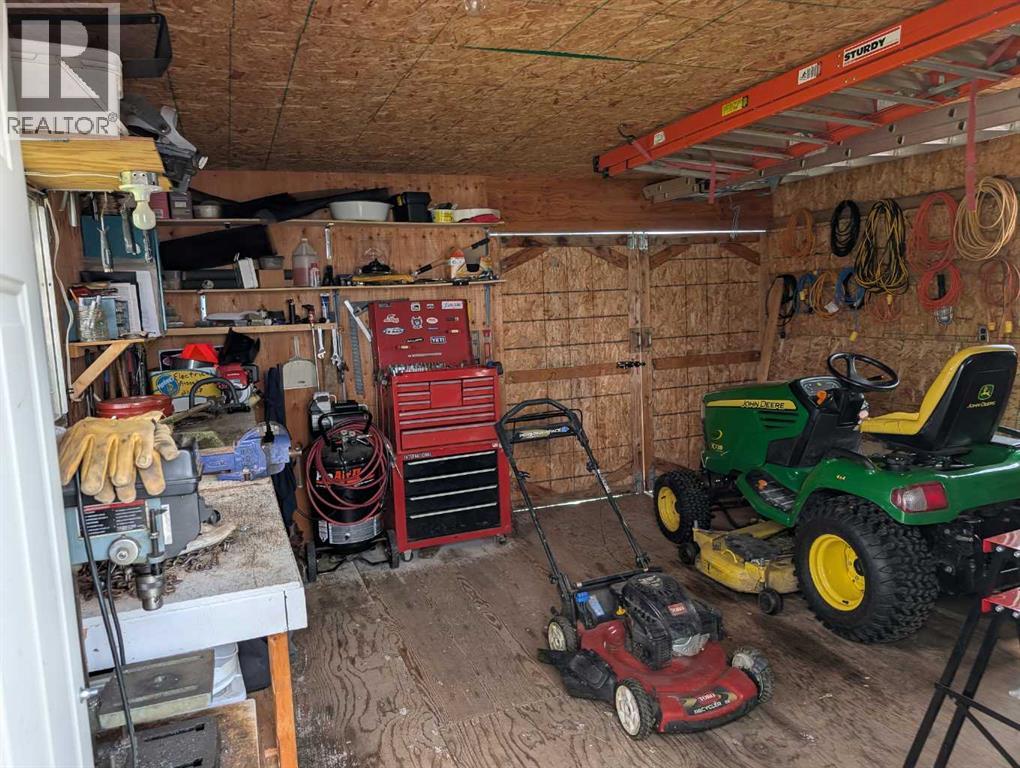 4915 1 Street Property Photo 5
