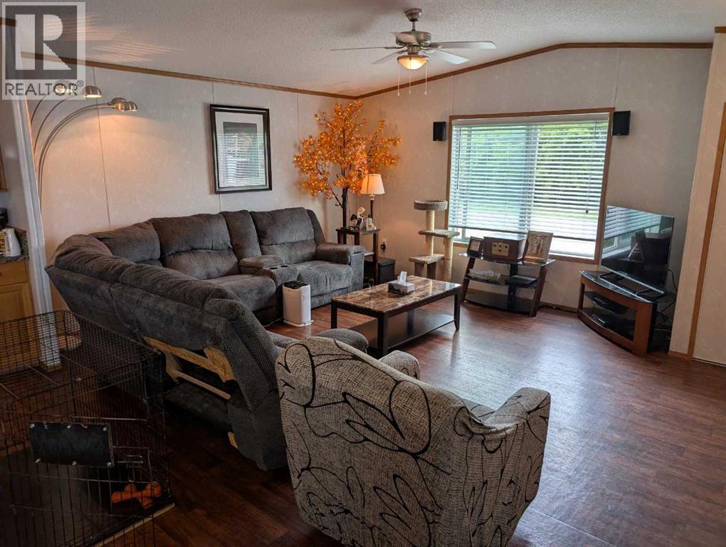 4915 1 Street Property Photo 9