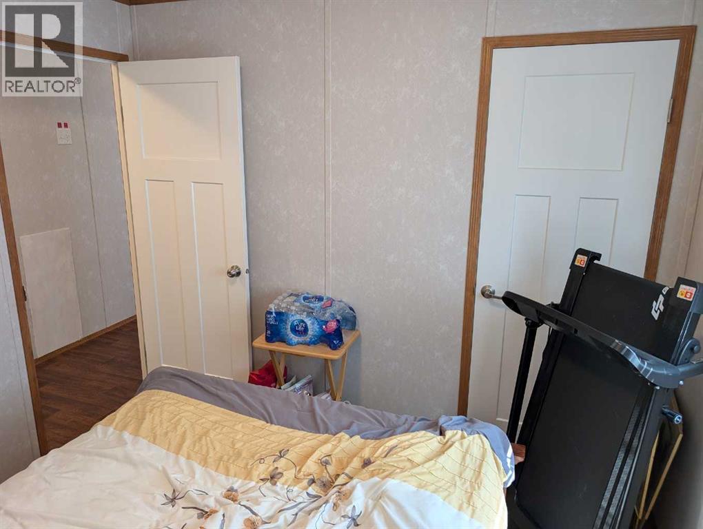 4915 1 Street Property Photo 17