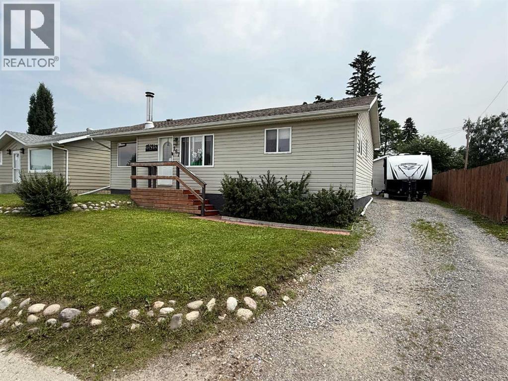 167 Sunwapta Drive Property Photo 1