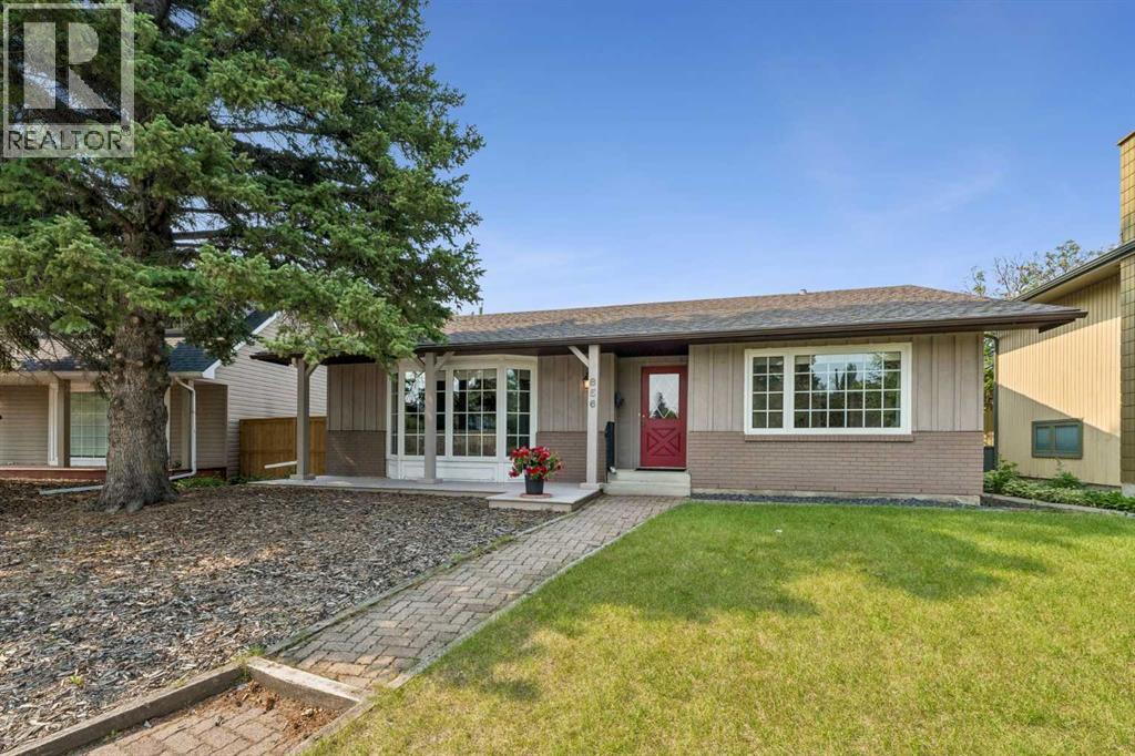 856 Lake Twintree Crescent Se Property Photo 1