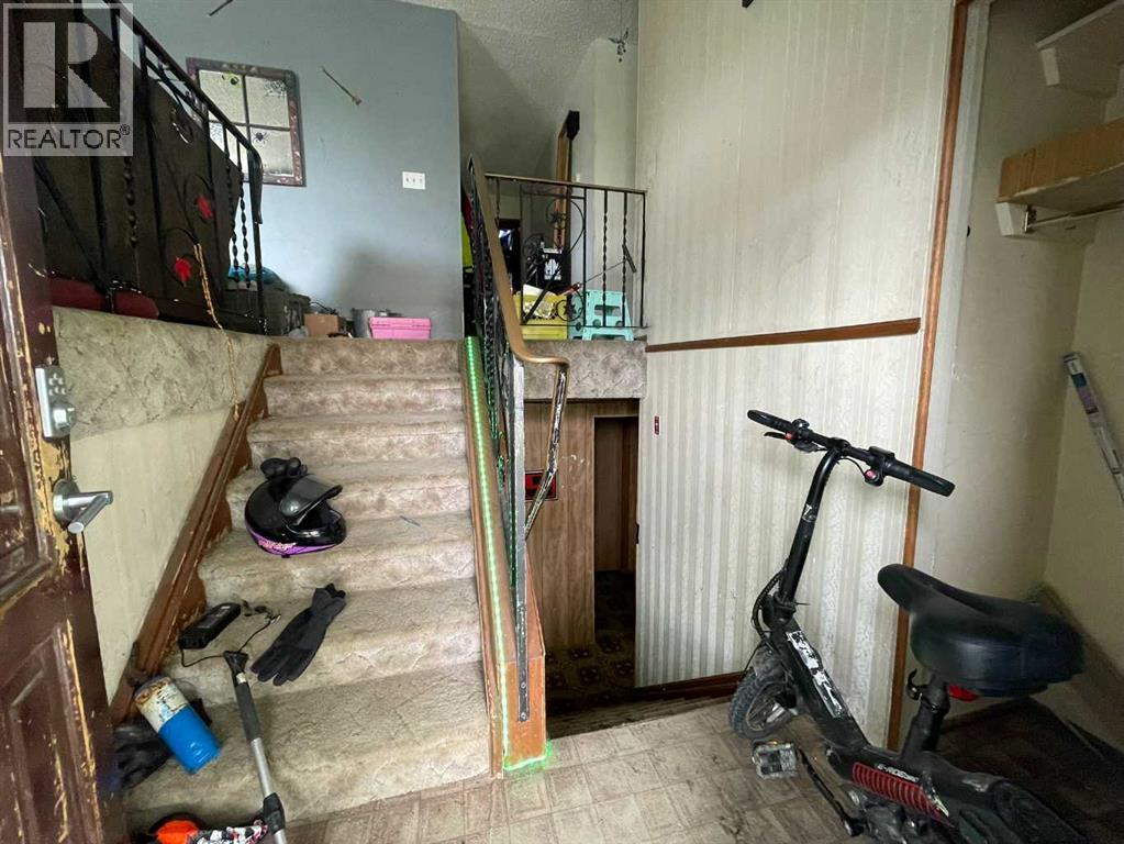 1020 1 Street W Property Photo 3
