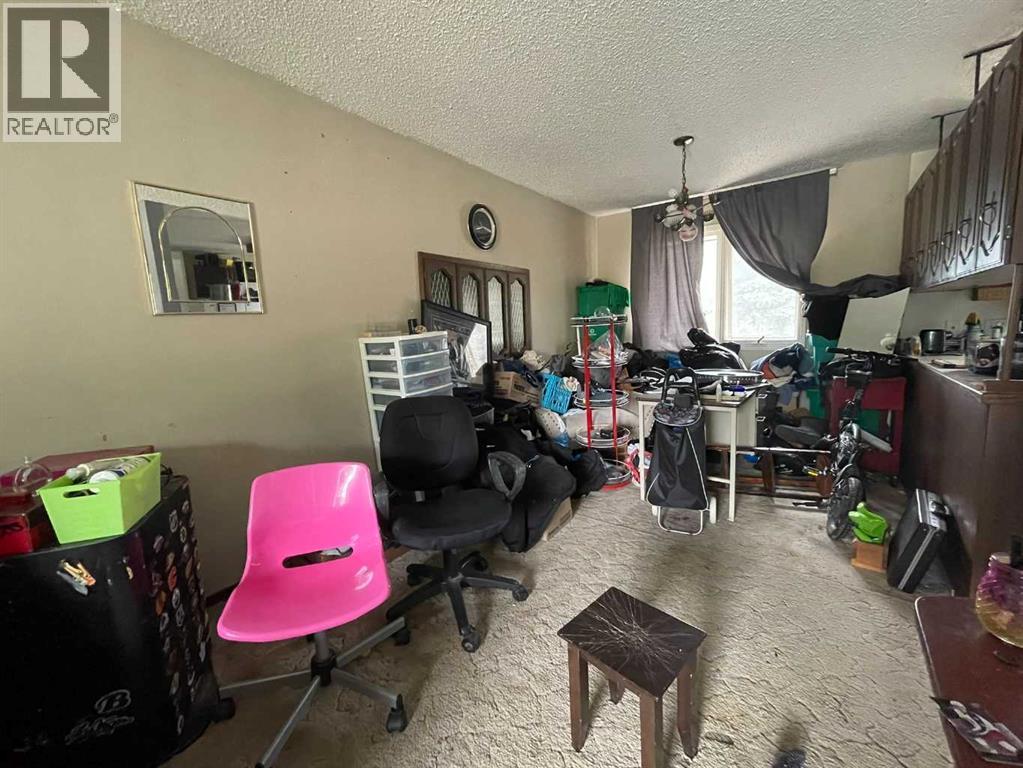 1020 1 Street W Property Photo 5