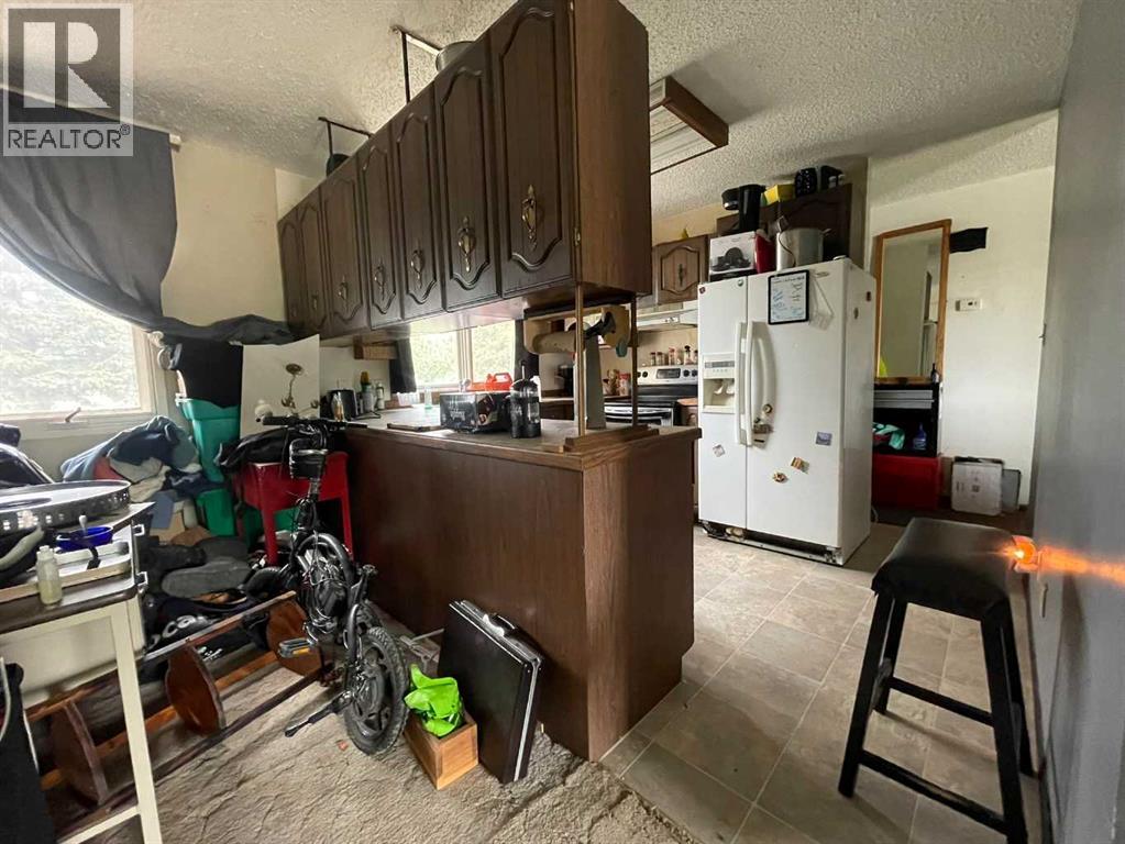 1020 1 Street W Property Photo 6