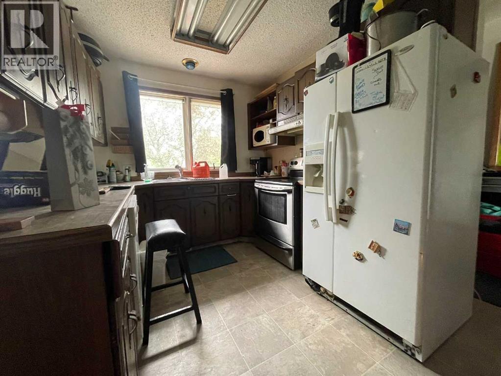 1020 1 Street W Property Photo 7
