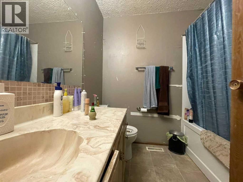 1020 1 Street W Property Photo 9