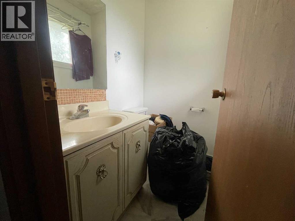 1020 1 Street W Property Photo 11