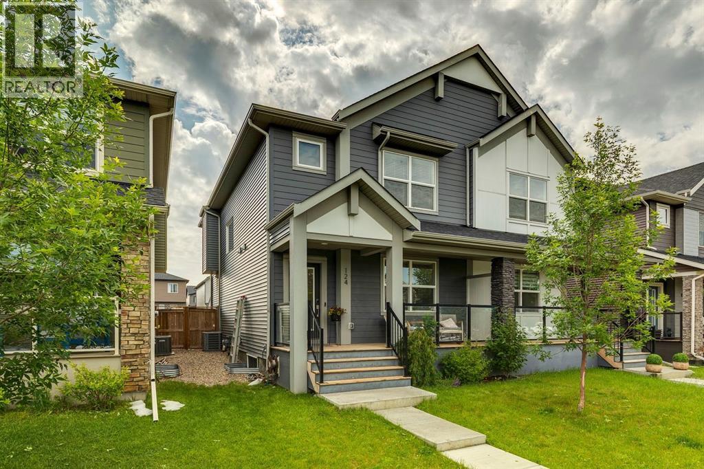 124 Wolf Willow Boulevard SE Property Photo 1