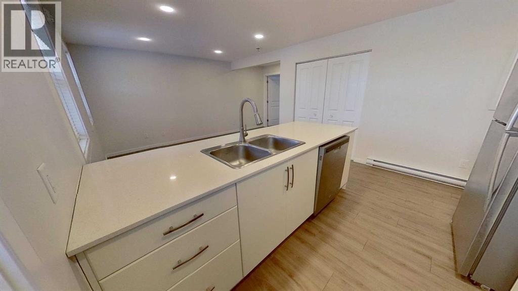 4816 52 Street Property Photo 6