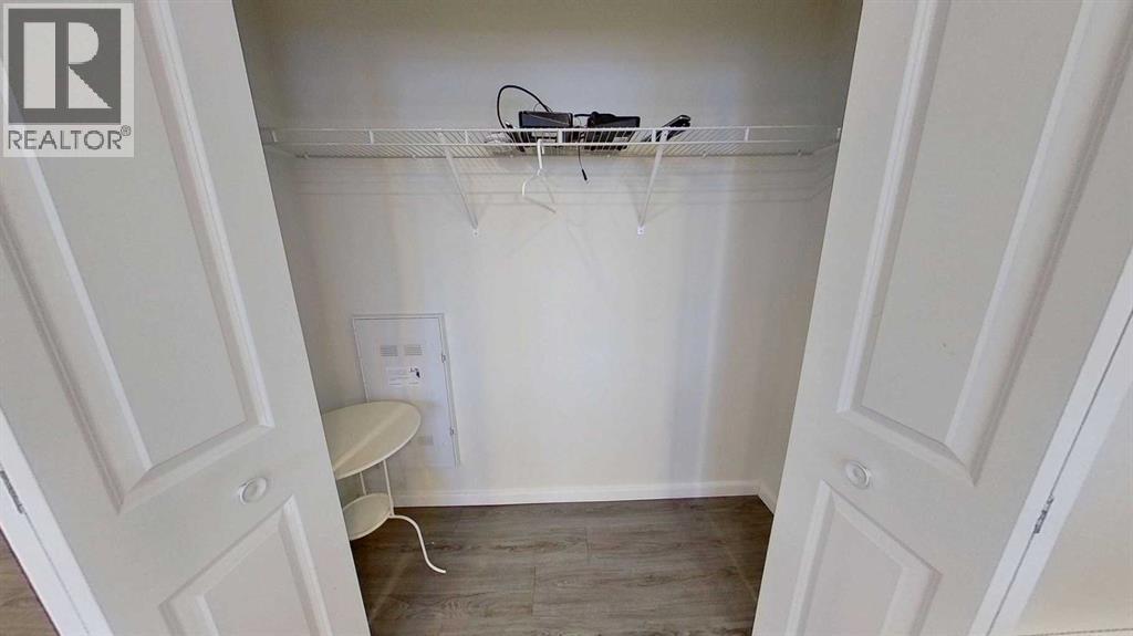4816 52 Street Property Photo 8