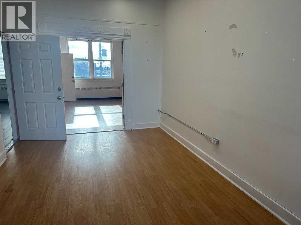 10001 101 Avenue Property Photo 5