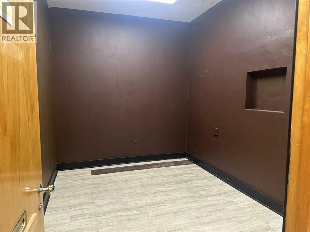 10001 101 Avenue Property Photo 8