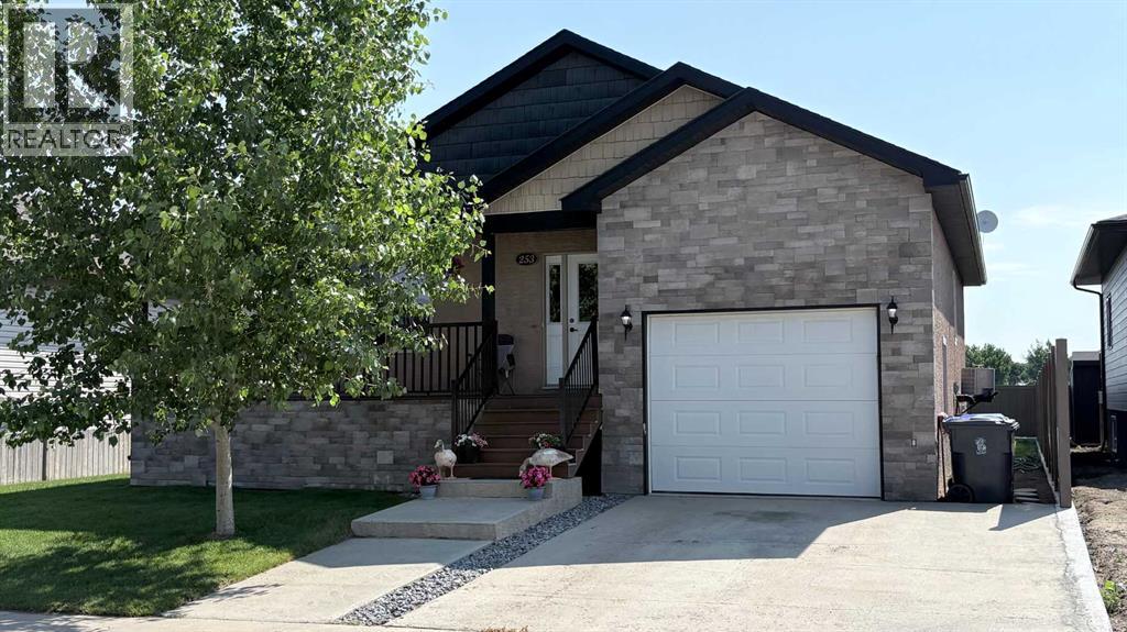 253 Westview Crescent Property Photo 1