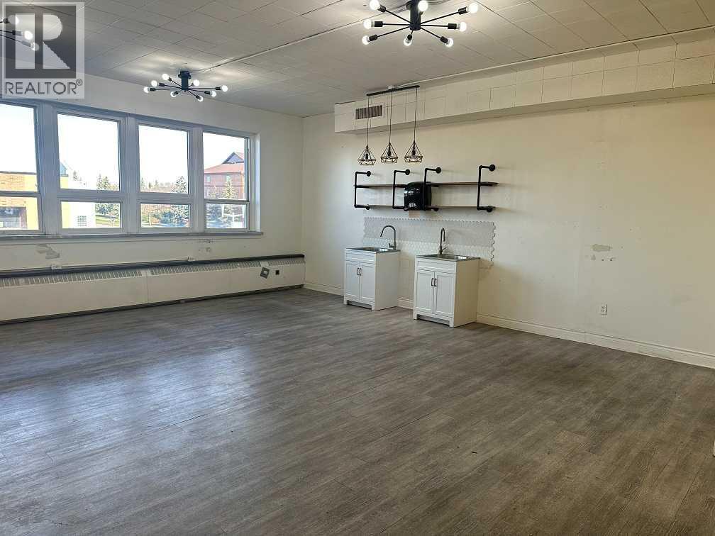10001 101 Avenue Property Photo 2