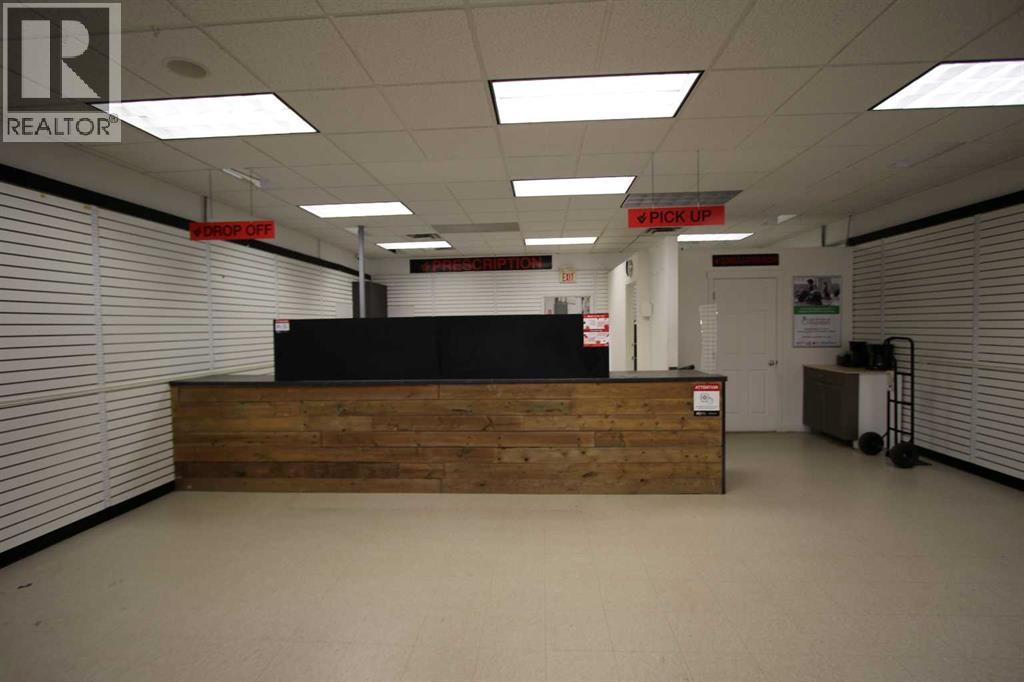 5005 50 Street Property Photo 4