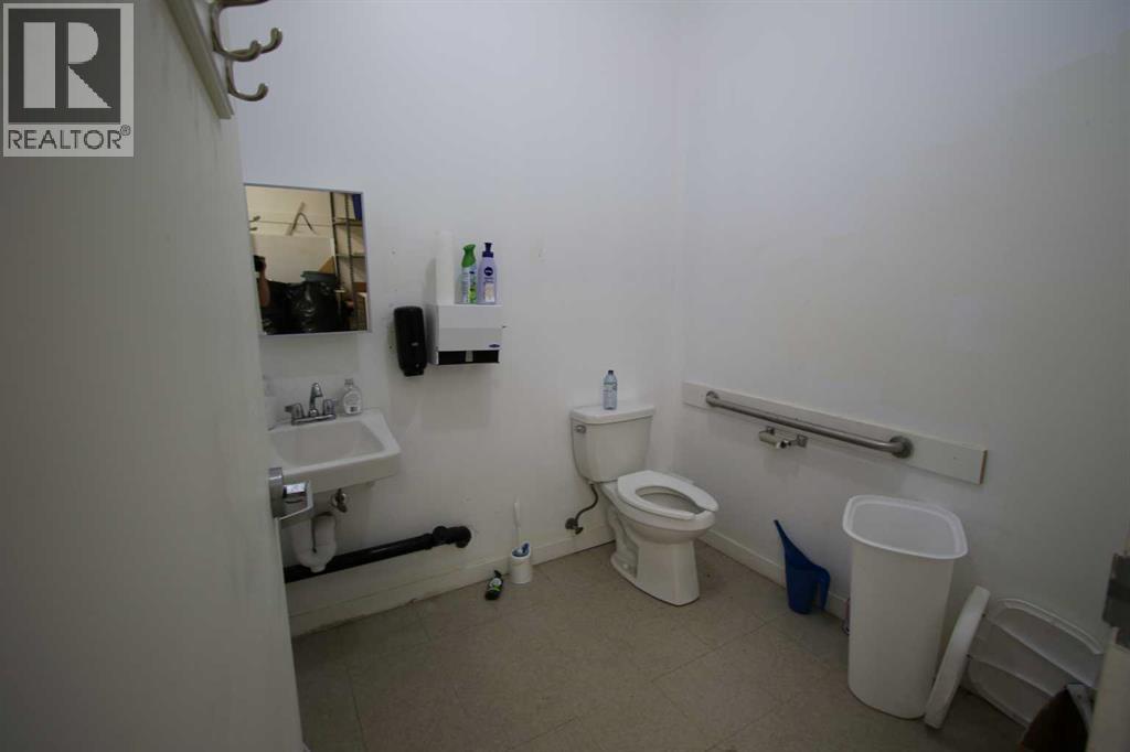 5005 50 Street Property Photo 6