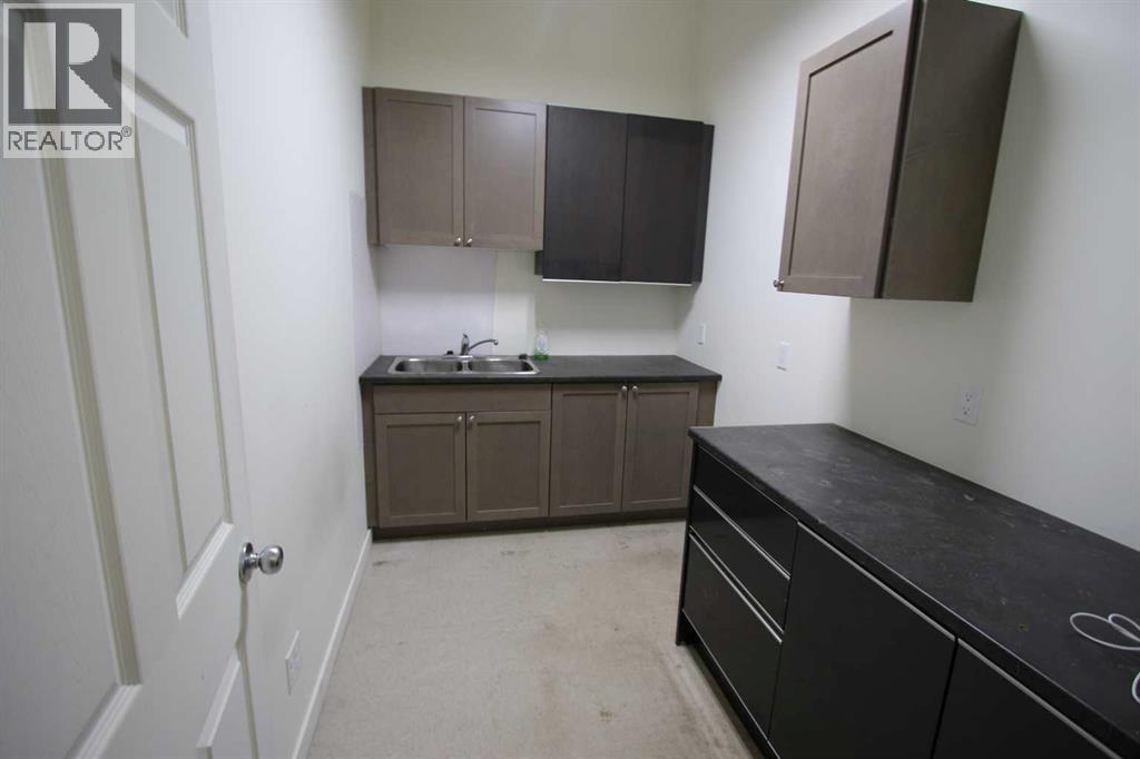 5005 50 Street Property Photo 7