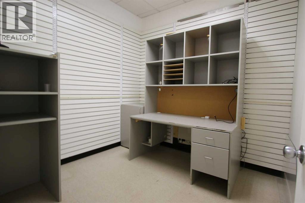 5005 50 Street Property Photo 9