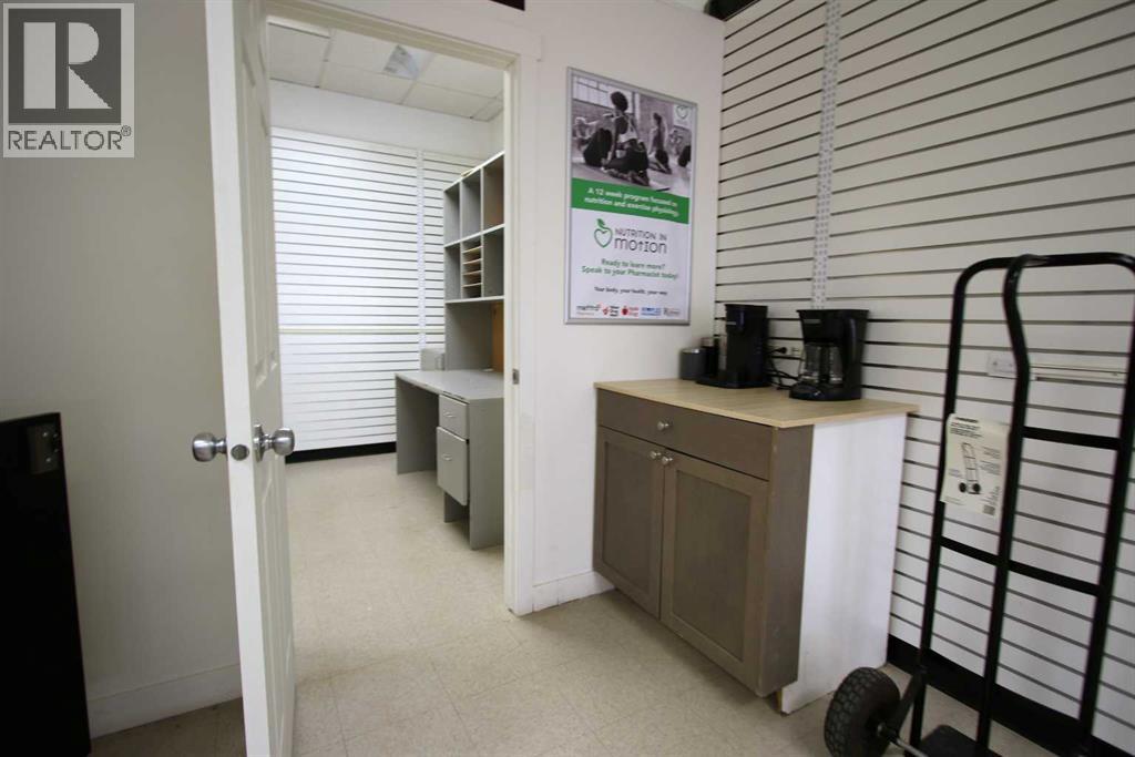 5005 50 Street Property Photo 10