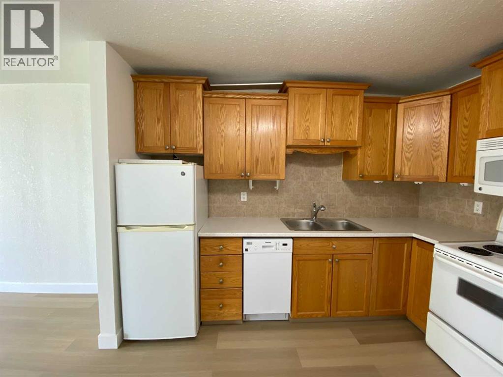 222 Mayor Magrath Drive North Property Photo 8