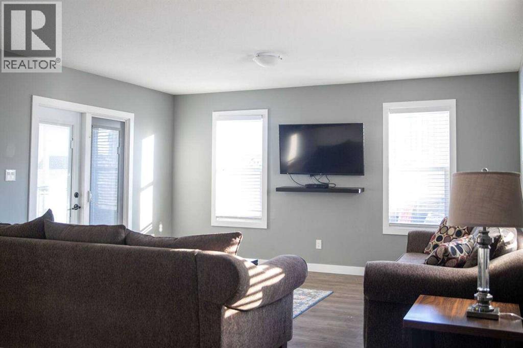 1048 Elk Avenue Property Photo 3