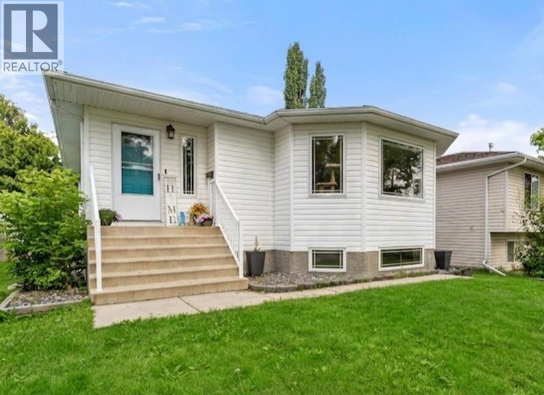 5224 43 Street Property Photo 1