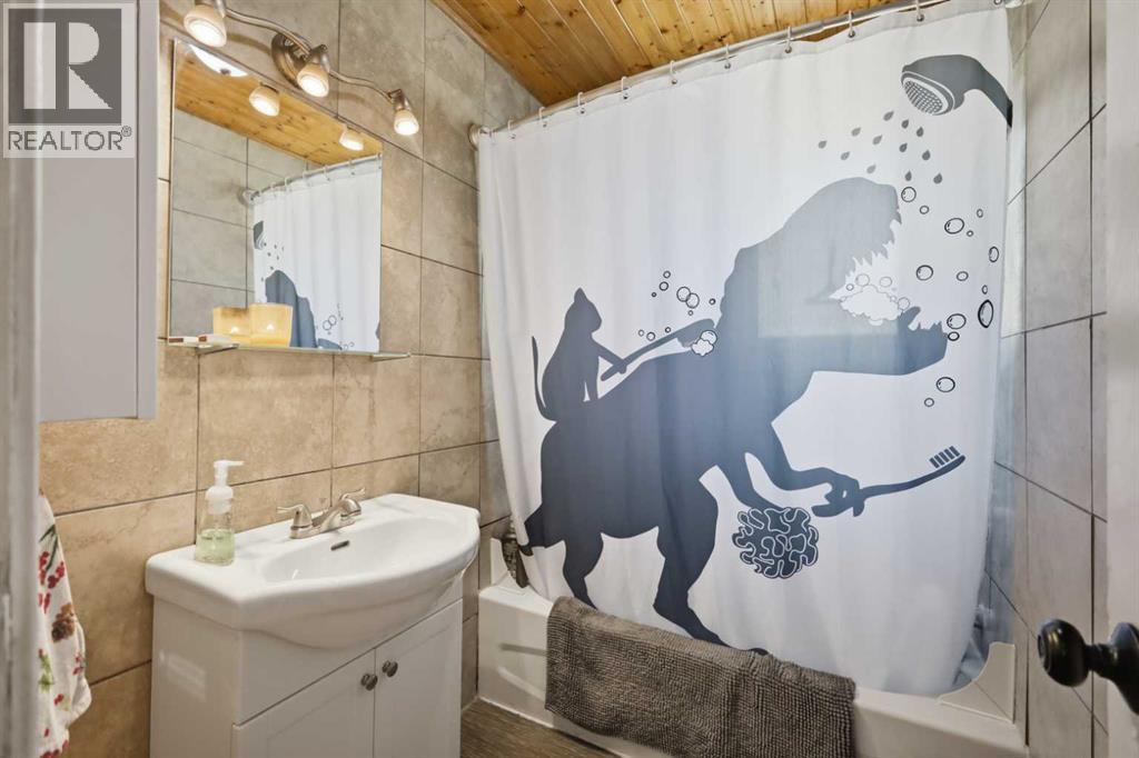 5928 51 Avenue Property Photo 13